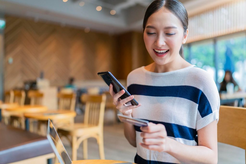 woman using credit card at restaurant