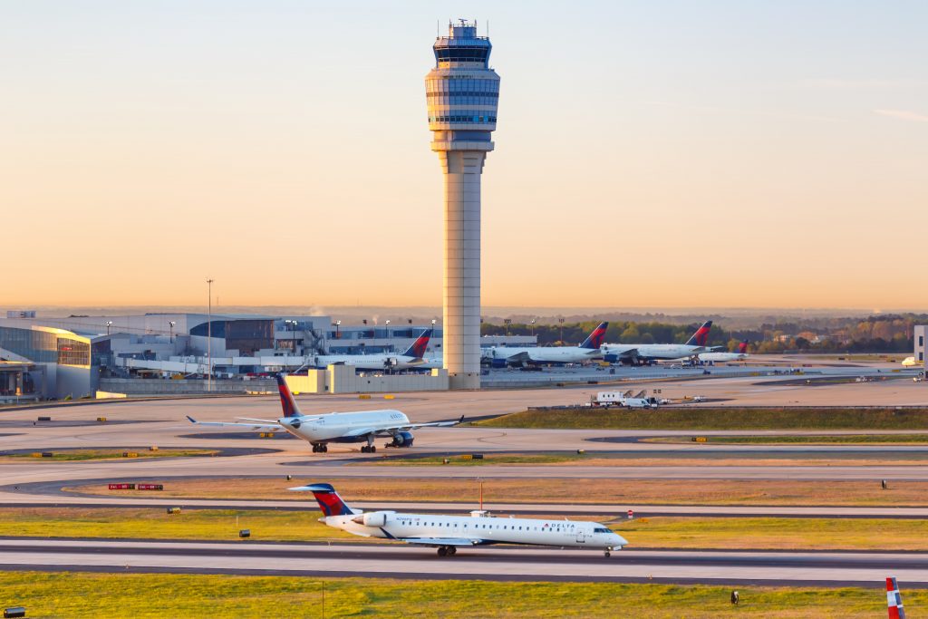 Delta Connection Endeavor Air Bombardier CRJ-900 Flugzeug Flughafen Atlanta